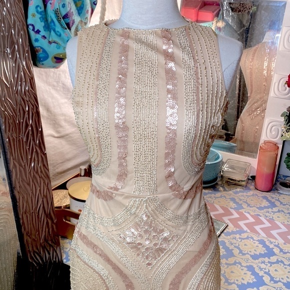 🌷BABEYOND🌷 Gold & Cream Coloured Sequinned Evening Dress - Picture 3 of 9